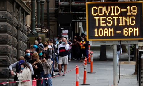 ‘Absolutely ridiculous’: experts condemn Victoria’s scaling back of Covid PCR testing