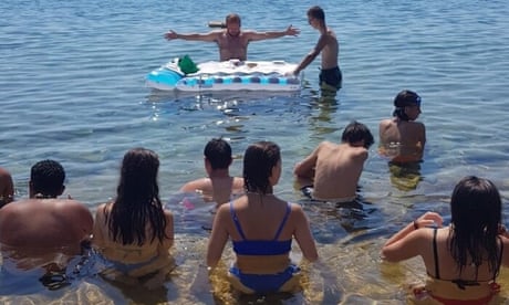 ‘Imprudent’ priest uses inflatable mattress as altar during mass in sea