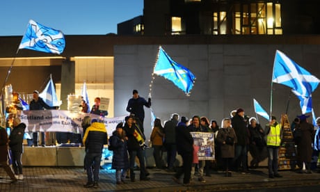 ‘The law is an ass!’ Street protests after ruling in Scotland independence case