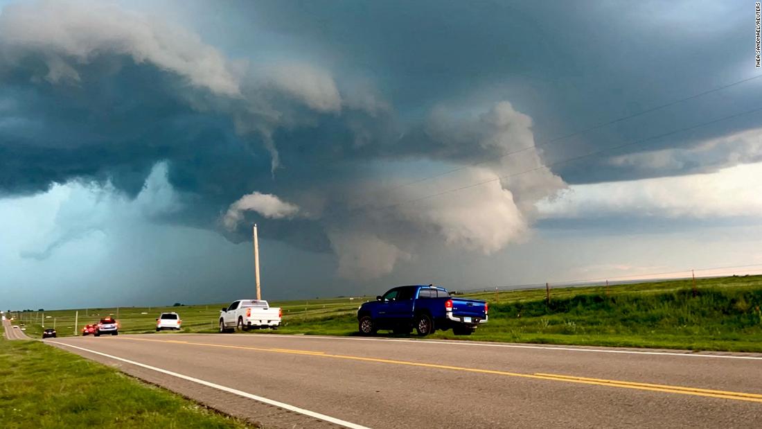 1 killed and almost 2 dozen injured in overnight storms in Mississippi, officials say