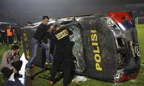 125 dead after crowd crush at Indonesian football match