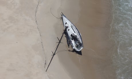 Abandoned Sydney to Hobart yacht salvaged from Tasmanian beach will be restored, owners say