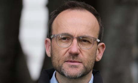 Adam Bandt accuses Albanese government of ‘greenwashing’ for allowing new coal and gas mines