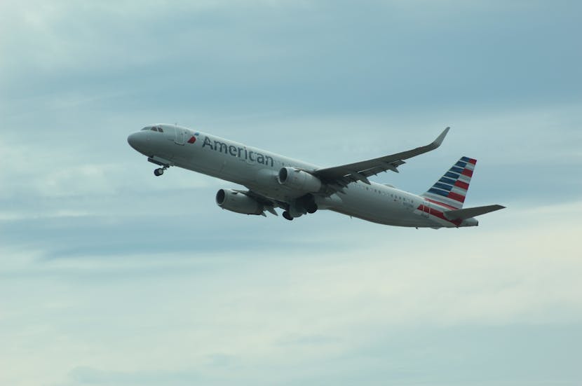 American Airlines Boeing 777-300ER aircraft from Los Angeles to Sydney Makes Sudden U Turn Like Car in Highway Leaves Passengers in Horror