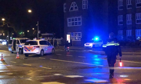 Amsterdam: gunman takes hostages in Apple store