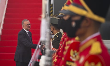 Anthony Albanese vows to strengthen Australia’s ties on official Indonesia visit