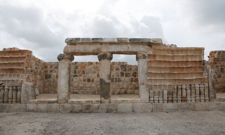 Archaeologists discover ancient Mayan city at Mexico construction site