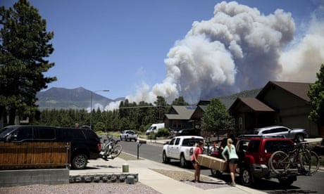 Arizona wildfires: intense conditions send smoke plumes billowing into sky