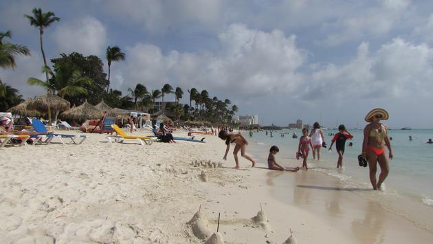 Aruba Will Pay Luggage Fees for Visitors as Part of New Promotion