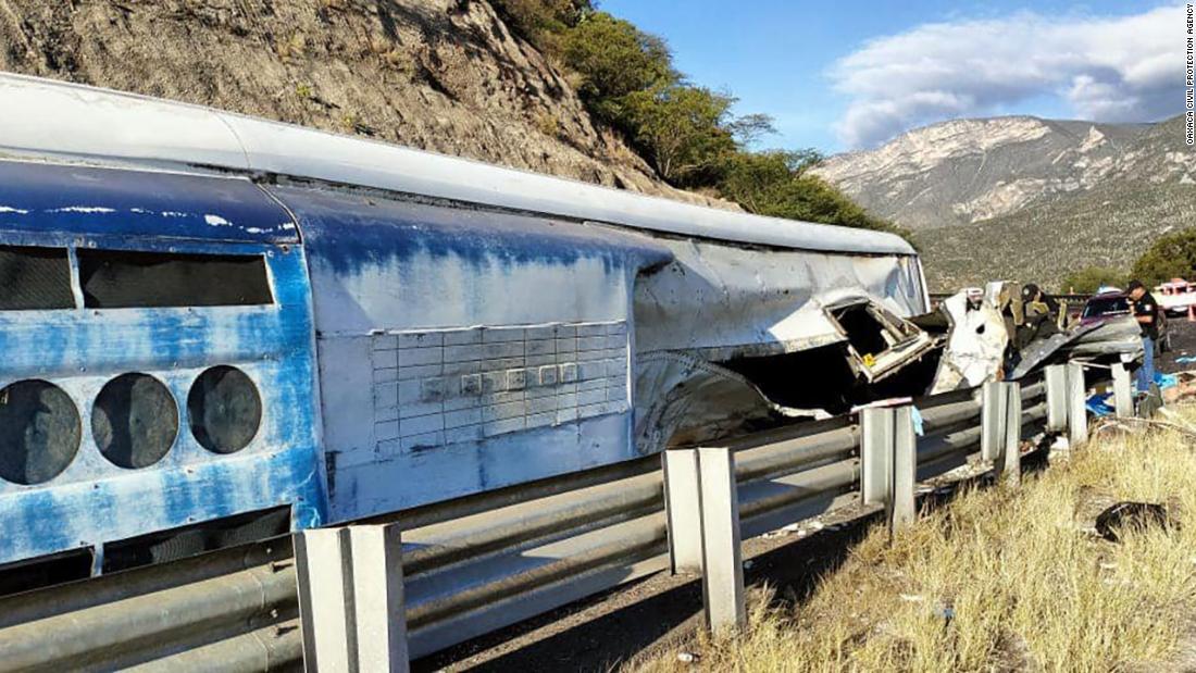 At least 18 Venezuelan and Haitian migrants killed in Mexico bus crash