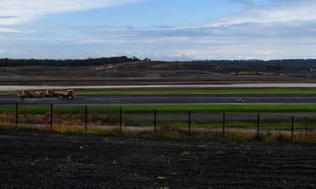 Bushland marked as environmental offset for new Sydney airport bulldozed for car park