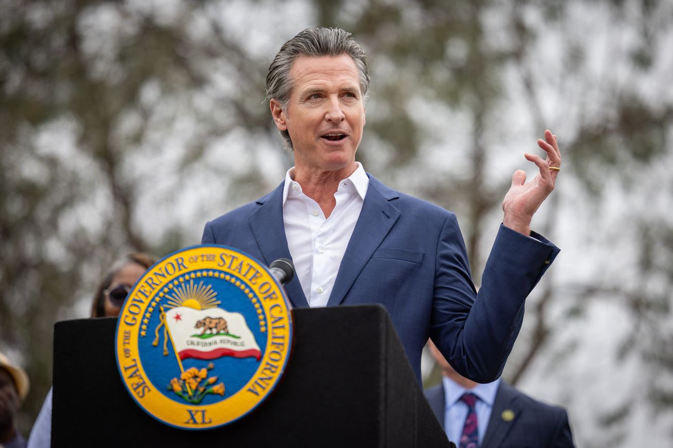 California governor signs one driverless vehicle bill, vetoes two others