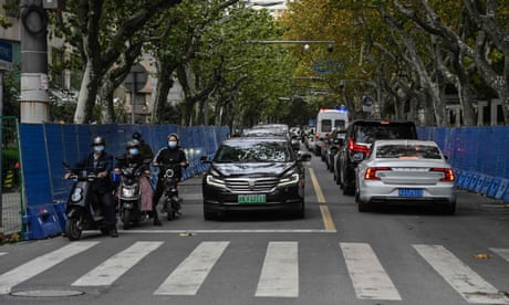 Chinese police out in force in attempt to deter Covid lockdown protests