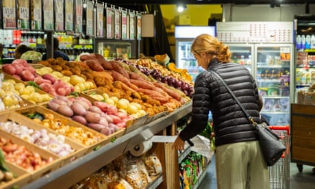 Consumer inflation tipped to hit 4.5% in March as Australian cost of living soars