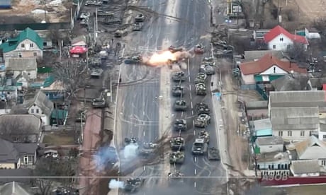 Drone footage shows Ukrainian ambush on Russian tanks