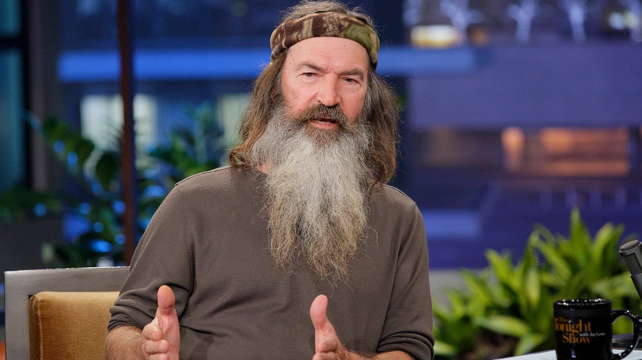 'Duck Dynasty' star Phil Robertson's family gives 'tough' health update following Alzheimer's diagnosis