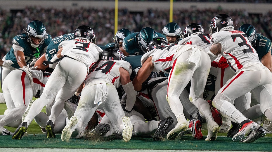 Falcons head coach expresses distaste for Eagles' tush push: 'Should've been illegal 3 years ago'