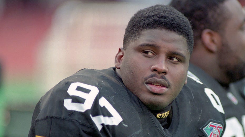Former Steelers player Ray Seals, who made it to the NFL despite skipping college, dead at 59