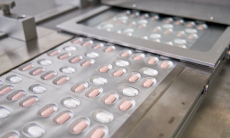 Government urges take up of Covid antivirals as almost 500,000 in Australian stockpile near expiry date