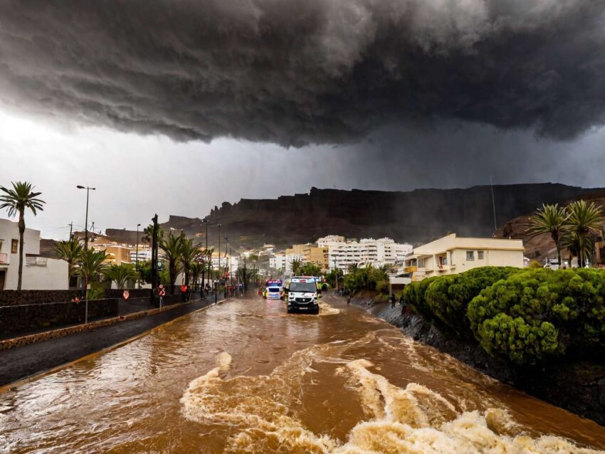 Gran Canaria Hit by Torrential Rain and Severe Flooding as Extreme Weather Disrupts Travel, Shuts Down Beaches, and Forces Carnival Cancellations Across the Canary Islands