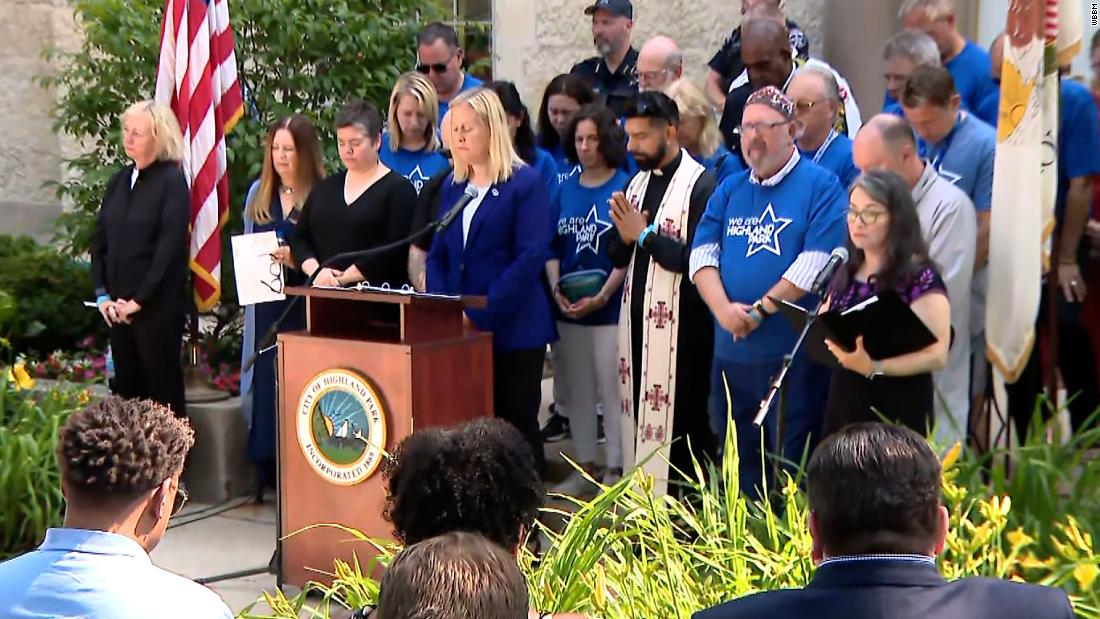 Highland Park marks year since July 4th parade shootings with moment of silence