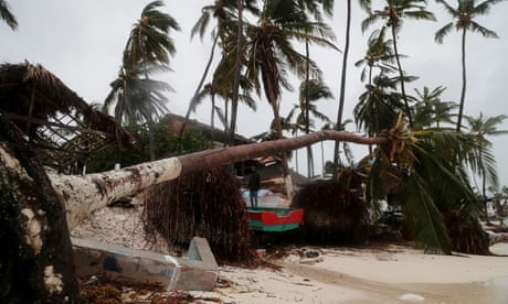 Hurricane Fiona batters Turks and Caicos as Puerto Rico fights flooding