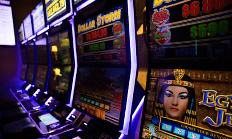 Internal fight over poker machine revenue threatens future of RSL Victoria, president warns