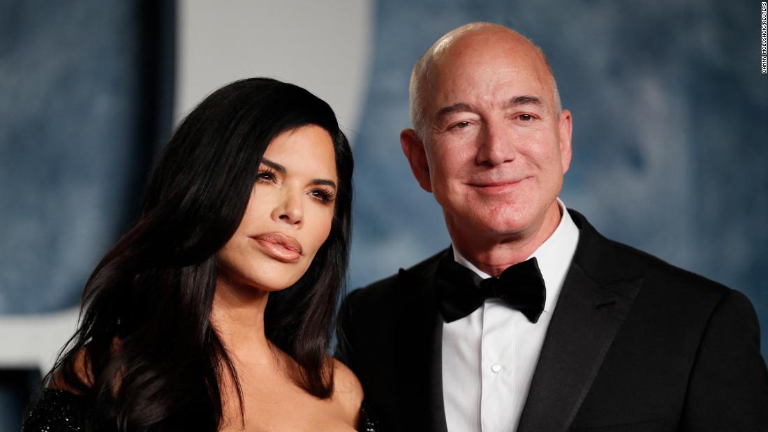 Jeff Bezos and Lauren SÃ¡nchez are engaged