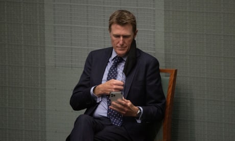 Labor demands Christian Porter resign before election after changes to ‘blind trust’ disclosure rules