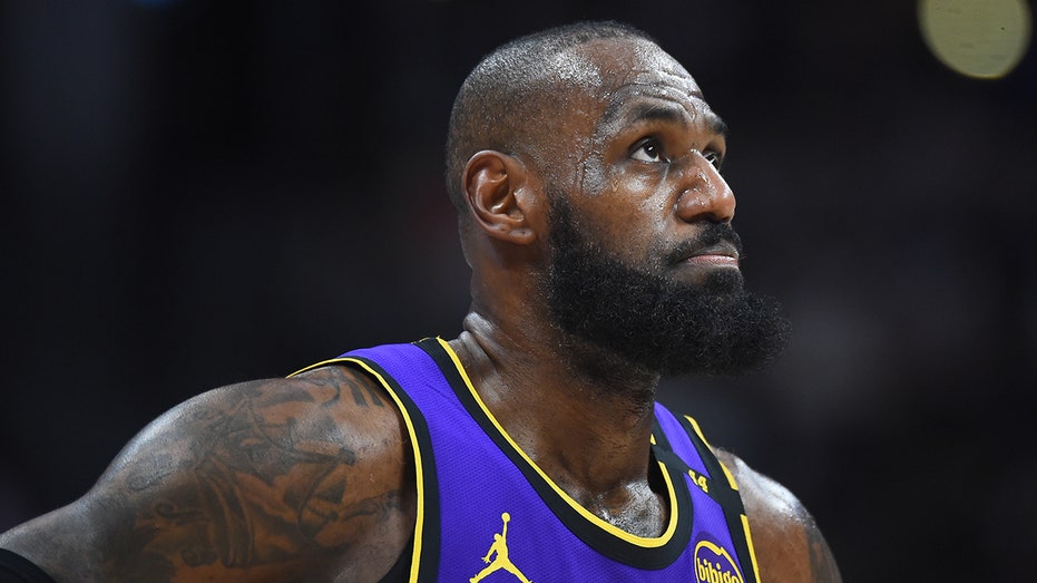 Lakers' LeBron James explains why he sides with players who don't want to be 'face of' NBA