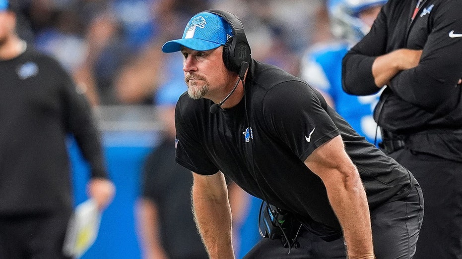 Lions coach Dan Campbell wrestles giant bean bag on daughter's college move-out day