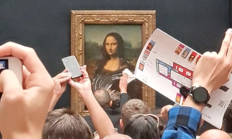 Man arrested after Mona Lisa smeared with cake