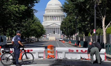 Man fatally shoots himself after driving car into barricade near US Capitol