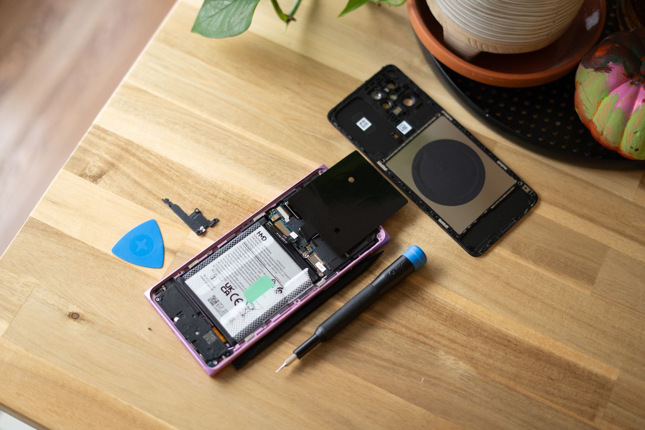 My first DIY phone fix made me a self-repair believer