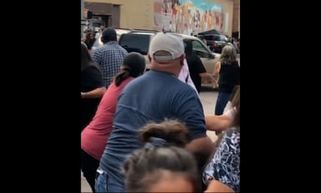 New Mexico: several arrested after SUV drives into Native American parade