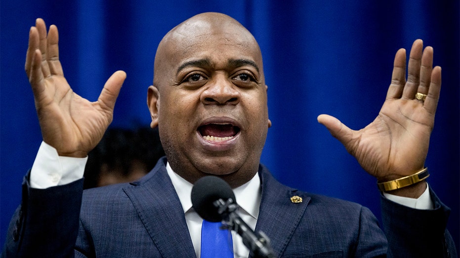 Newark mayor says ICE agents raided 'without warrant', violated constitution