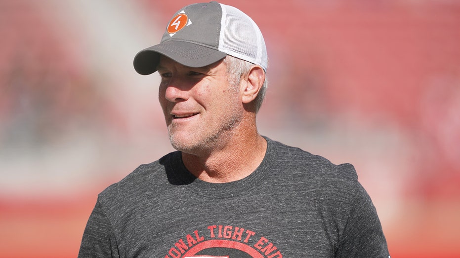 NFL great Brett Favre opens up about living with Parkinson's disease: 'I feel like a board'