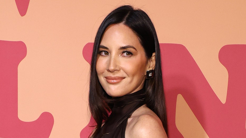 Olivia Munn faces wrath of parenting police after toddler goes shoeless on New York city streets