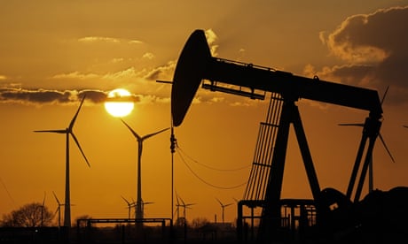 People in US and UK face huge financial hit if fossil fuels lose value, study shows