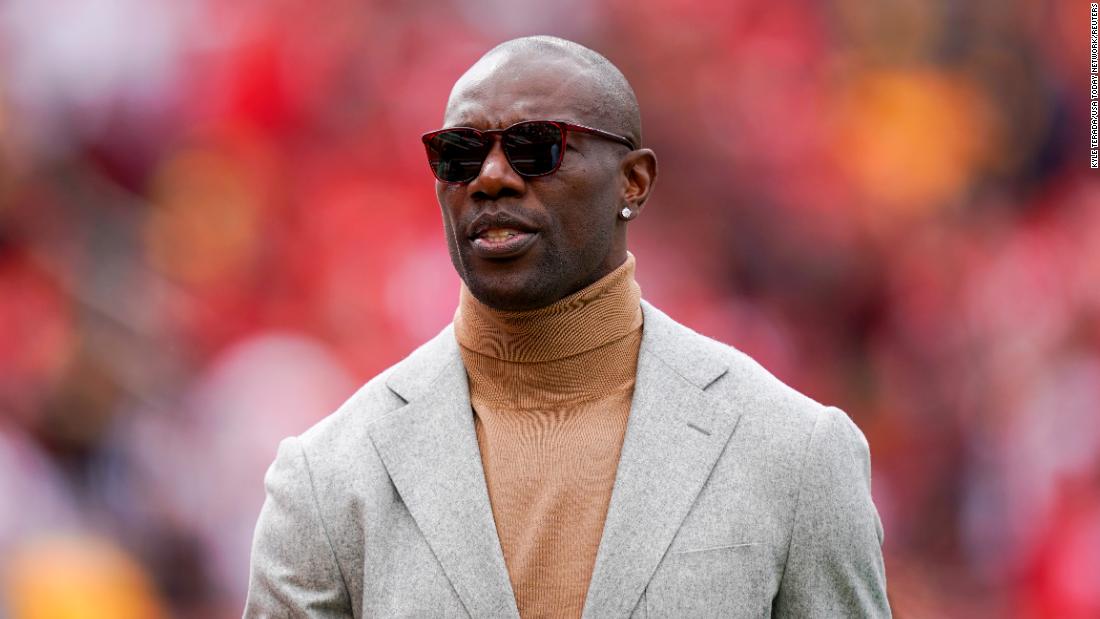 Pro Football Hall of Famer Terrell Owens hit by car following argument, sheriff's department says