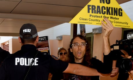 Protesters trail Scott Morrison and Labor MPs campaigning in Northern Territory