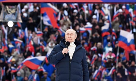 Putin praises Russian unity at rally as glitch cuts state TV broadcast
