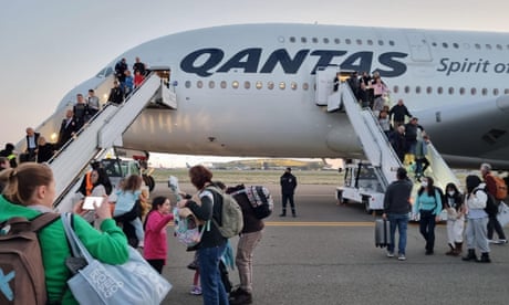 Qantas sends rescue flight to Azerbaijan after stranded passengers left in the dark