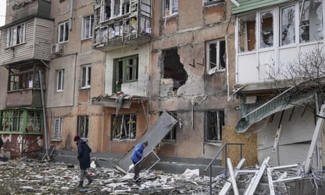 Russia accused of shelling Mariupol evacuation route as civilians flee Sumy