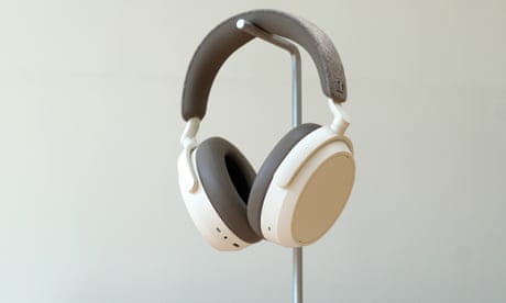 Sennheiser Momentum 4 review: tremendous noise-cancelling headphones