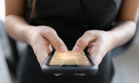 SMS scams: mobile companies could face fines of up to $250,000 under new Australian code