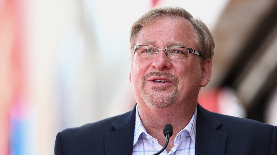 Social media pounces on Rick Warren tweet about Jesus: 'You'll find him in the middle'