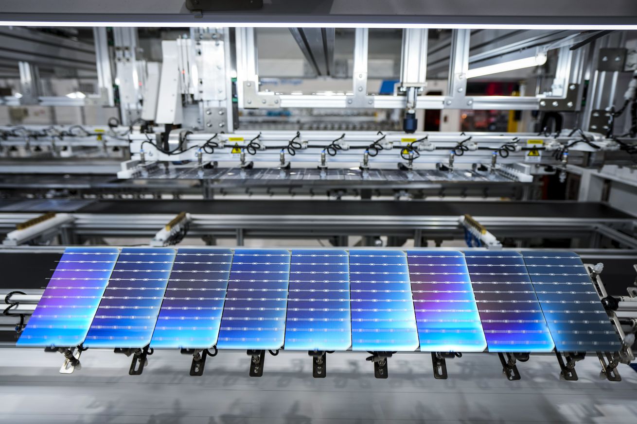 Solar panel manufacturing shines in the US, but installations are falling