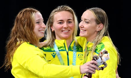 Swimmers dominant as Australia get off to golden start at Commonwealth Games