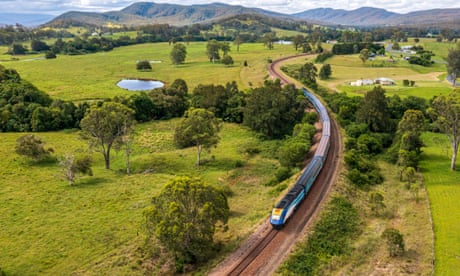 Sydney-Melbourne railway could be affordably upgraded to slash travel times to six hours, expert says